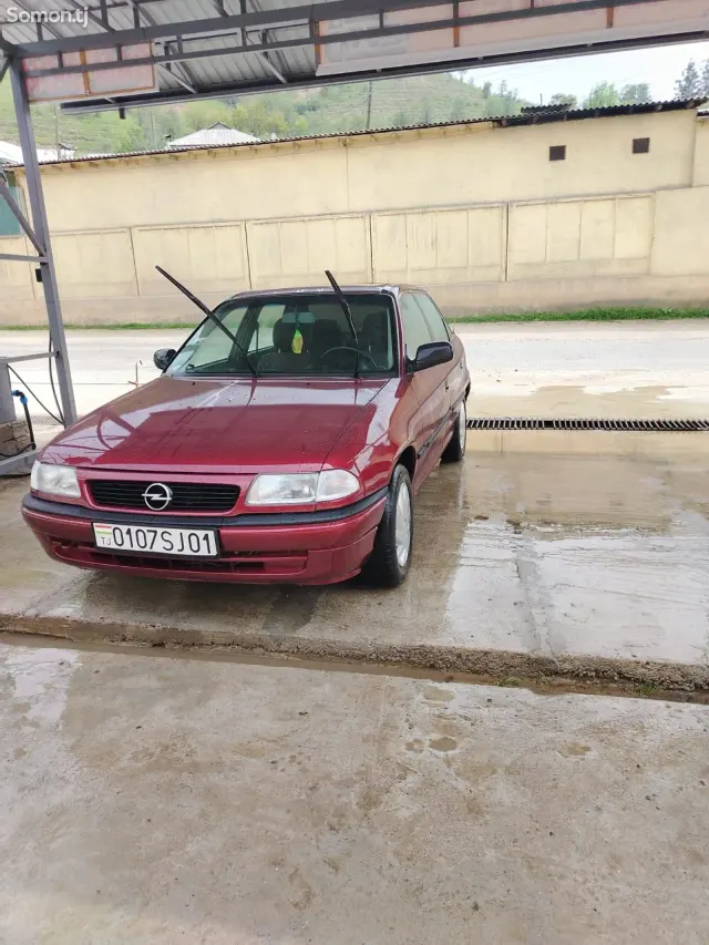 Opel Astra F 1996 · 1.6 MT