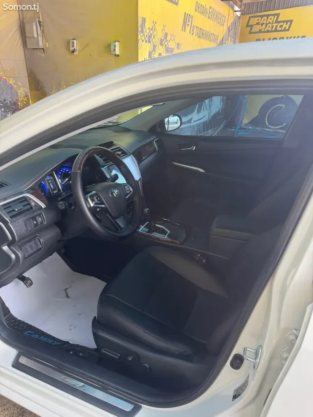Toyota Camry 2015 · 2.5 AT
