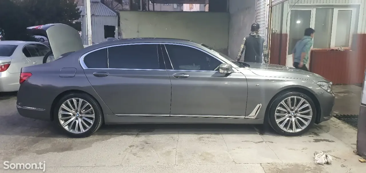 BMW 7 series 2017 · 3.0 CVT