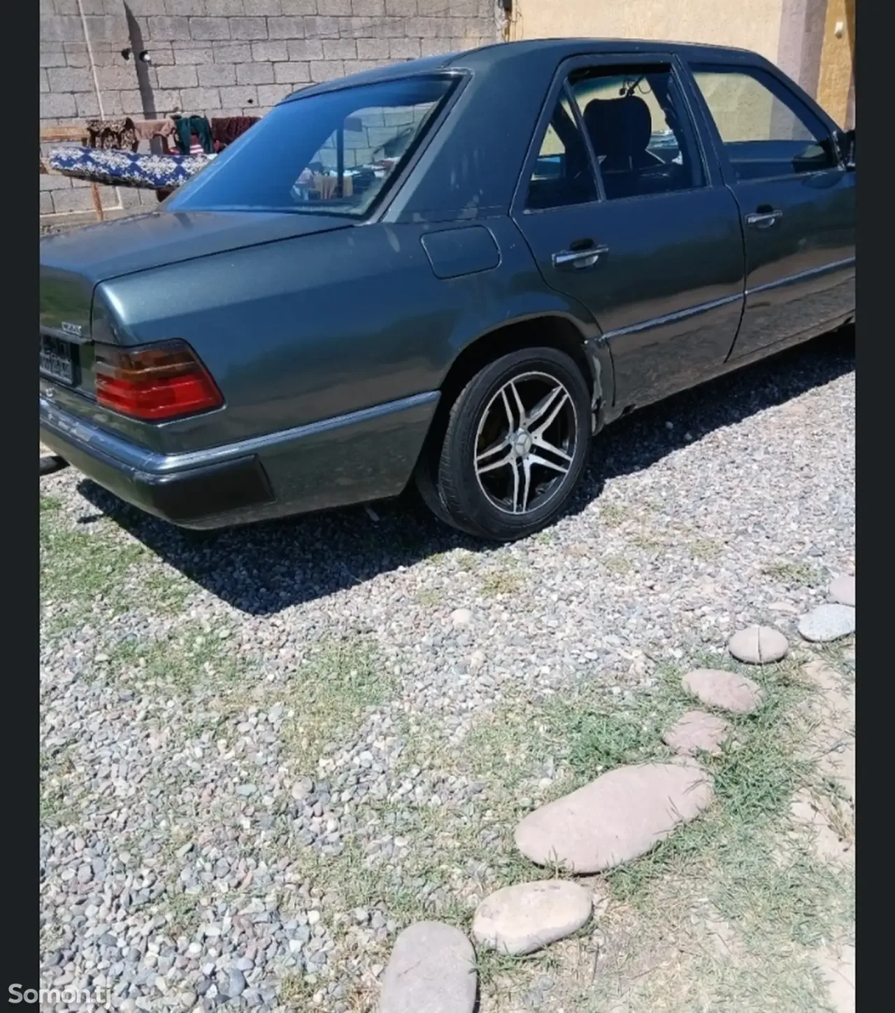 Mercedes-Benz W124 1990 · 2.2 MT