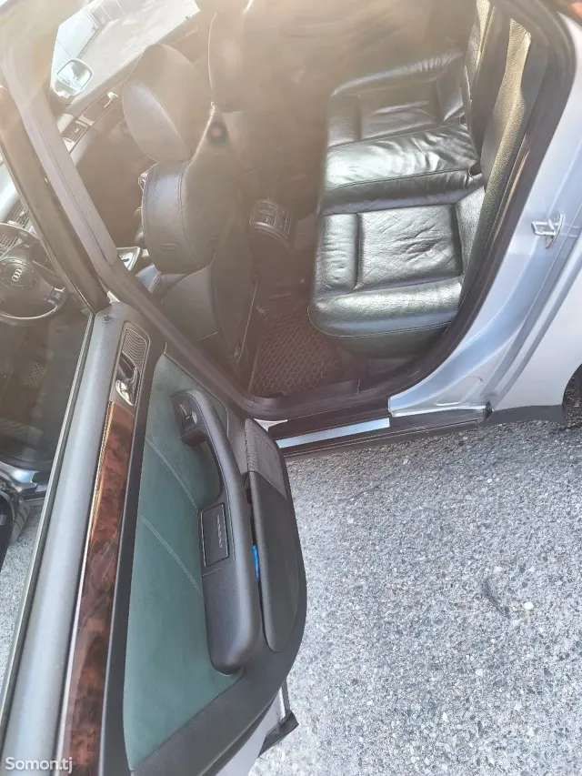 Audi A6 2001 · 2.5 AT