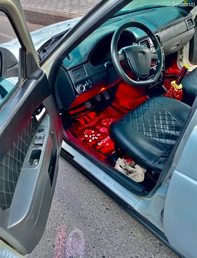 Lada (ВАЗ) Priora 2013 · 1.6 MT