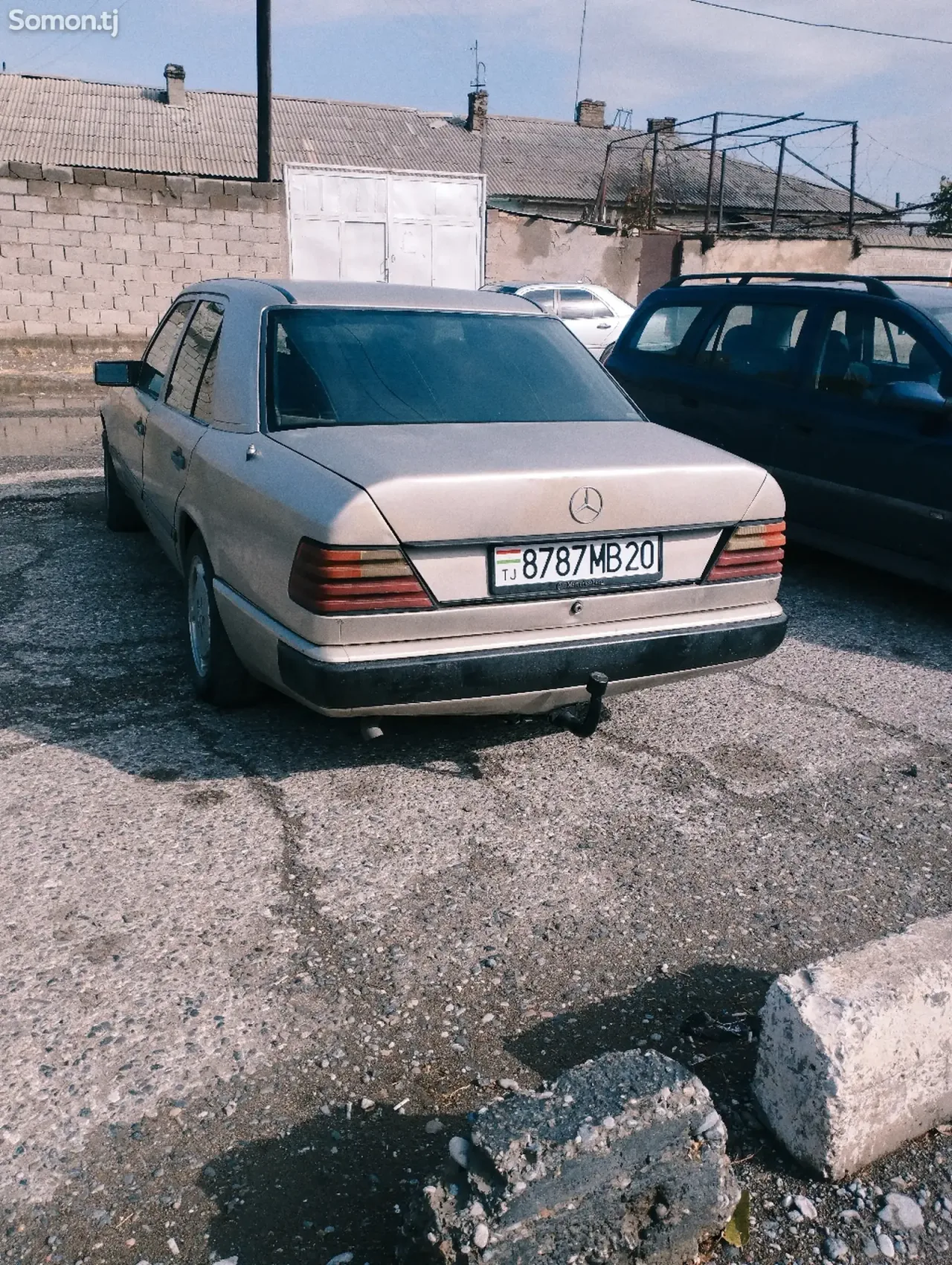 Mercedes-Benz W124 1988 · 2.0 MT