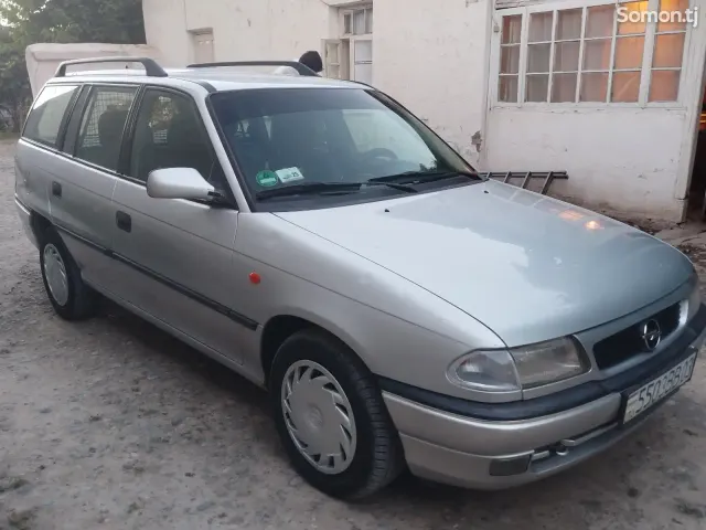 Opel Astra F 1998 · 1.6 MT