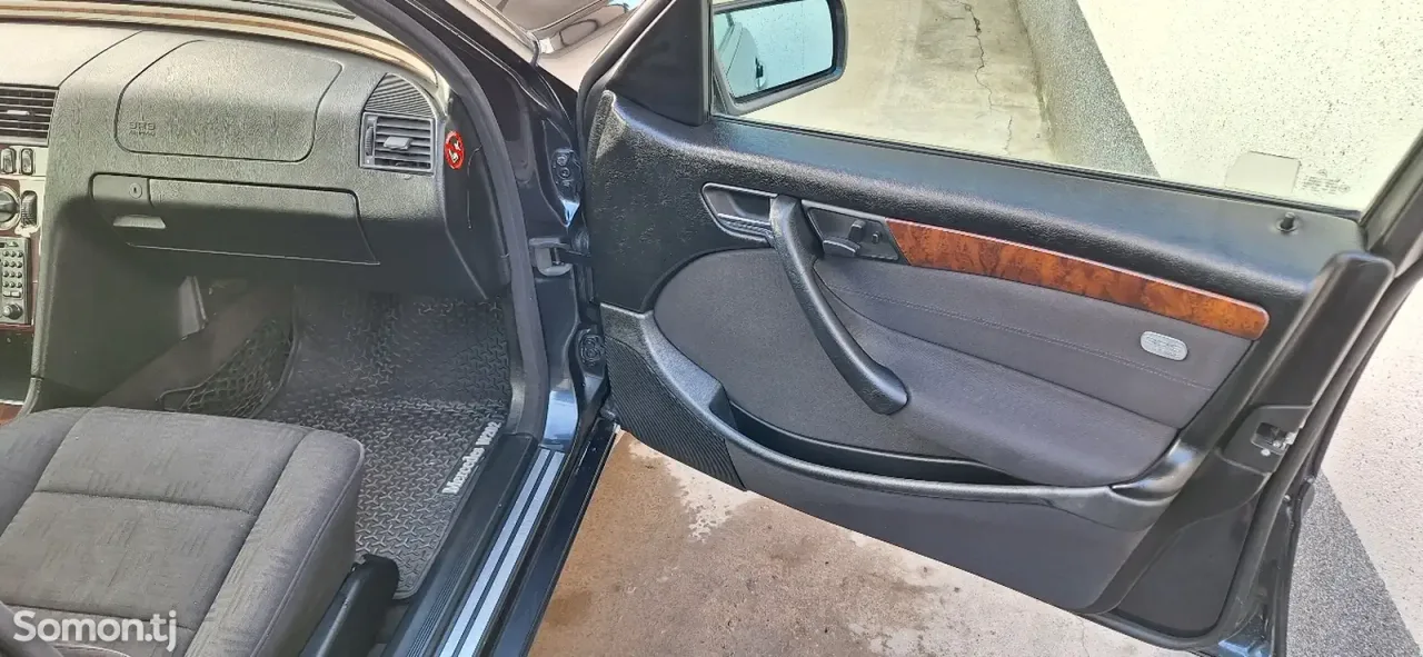 Mercedes-Benz C class 1999 · 2.4 AT