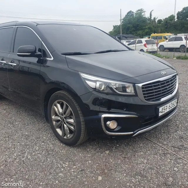 Kia Carnival 2015 · 2.2 AT