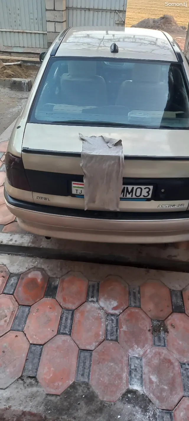 Opel Astra F 1996 · 1.6 MT