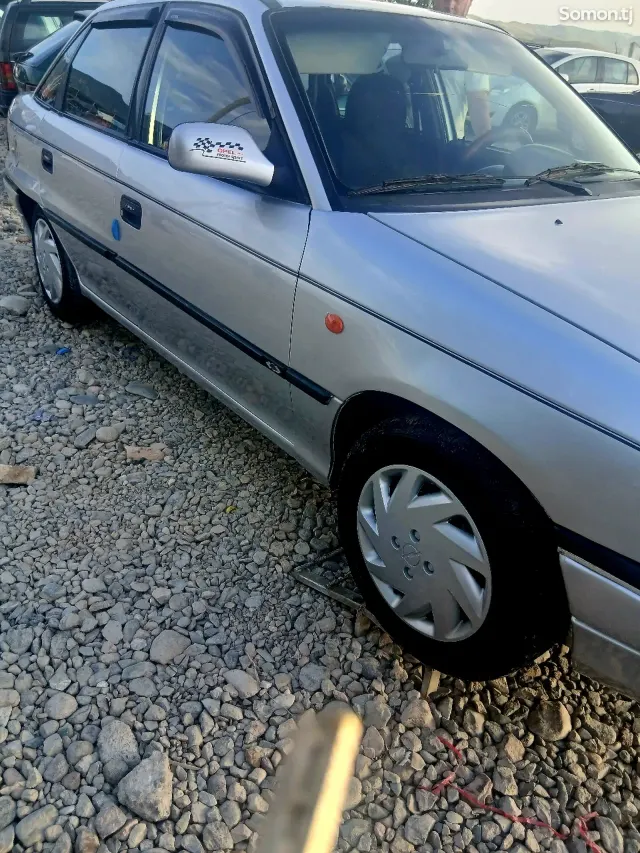 Opel Astra F 1997 · 1.6 MT
