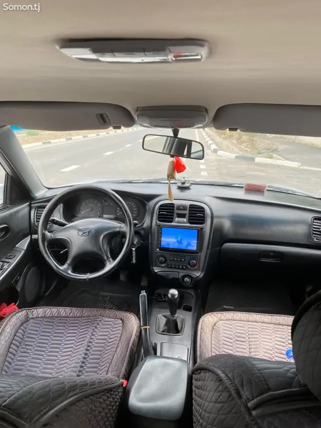 Hyundai Sonata 2002 · 2.0 MT