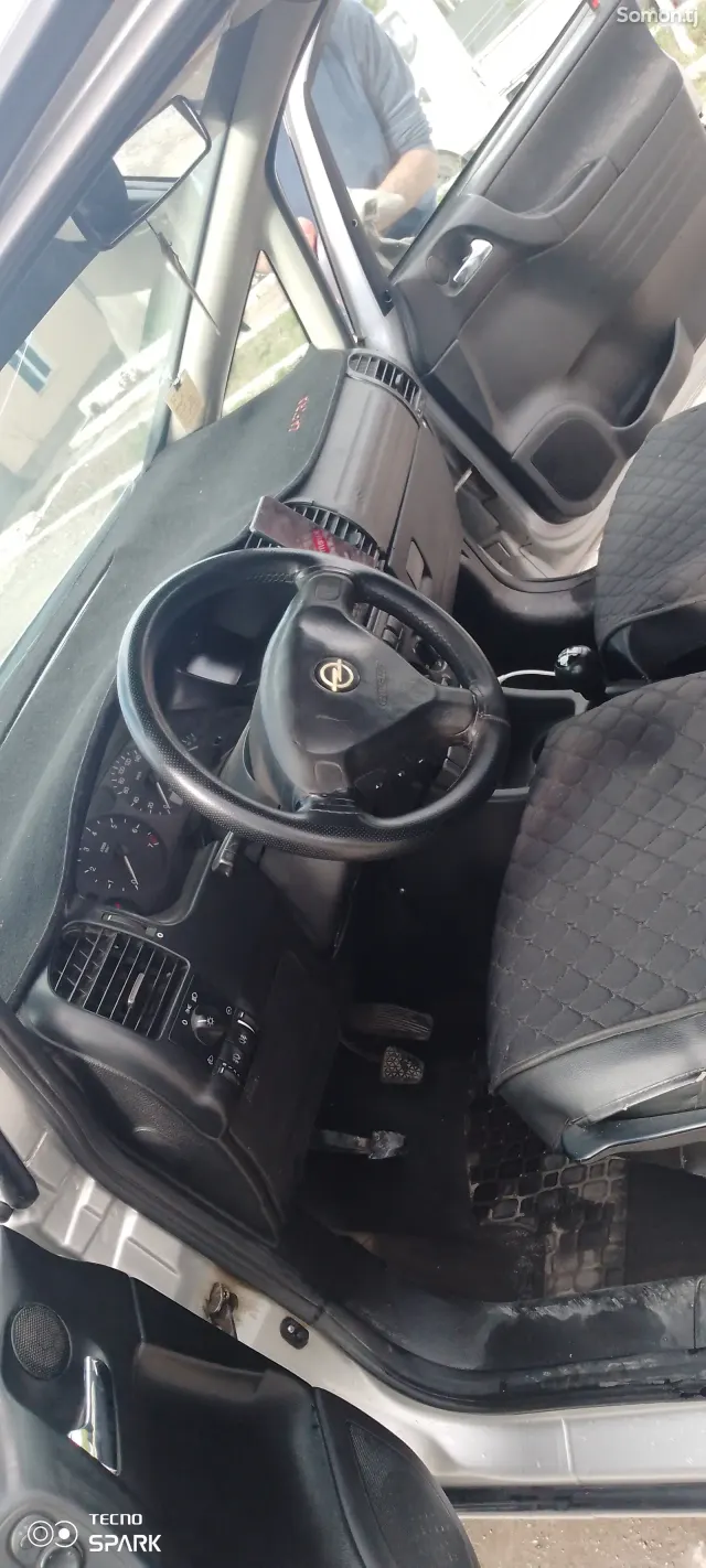 Opel Zafira 2000 · 1.8 MT