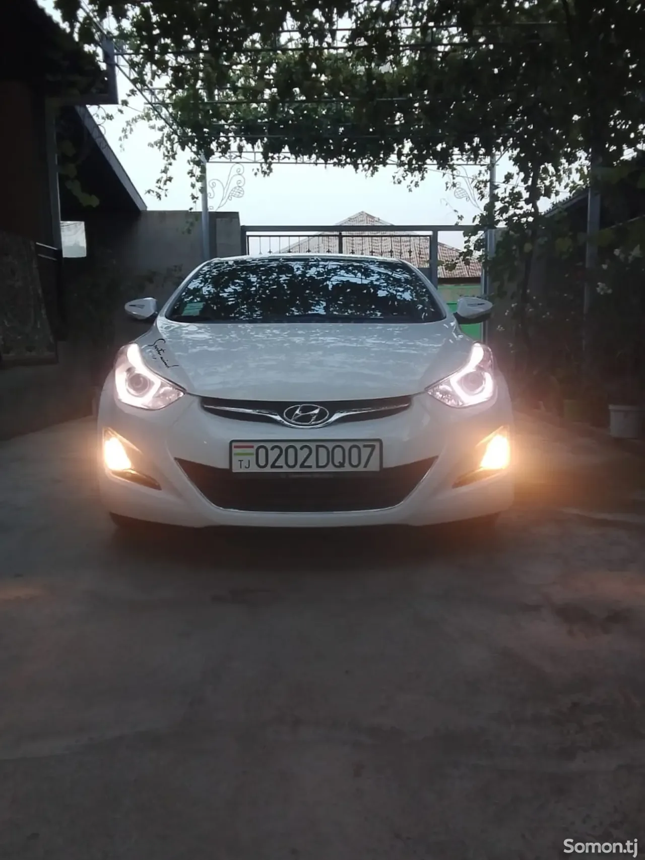 Hyundai Avante 2014 · 1.6 AT