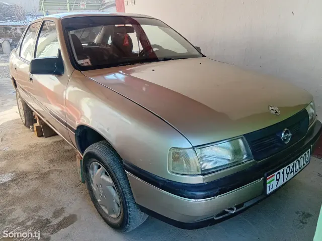 Opel Vectra A 1989 · 1.6 MT