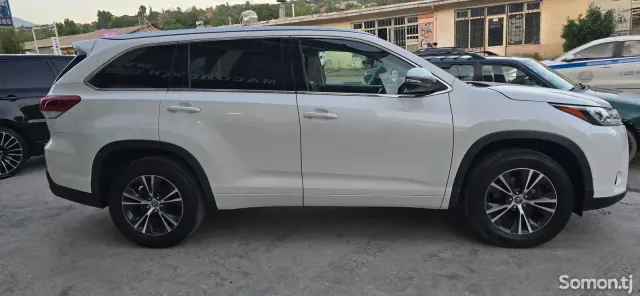 Toyota Highlander 2016 · 3.5 AT