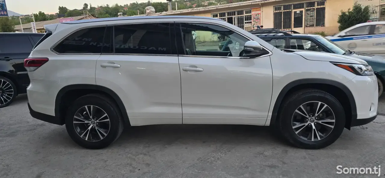 Toyota Highlander 2016 · 3.5 AT