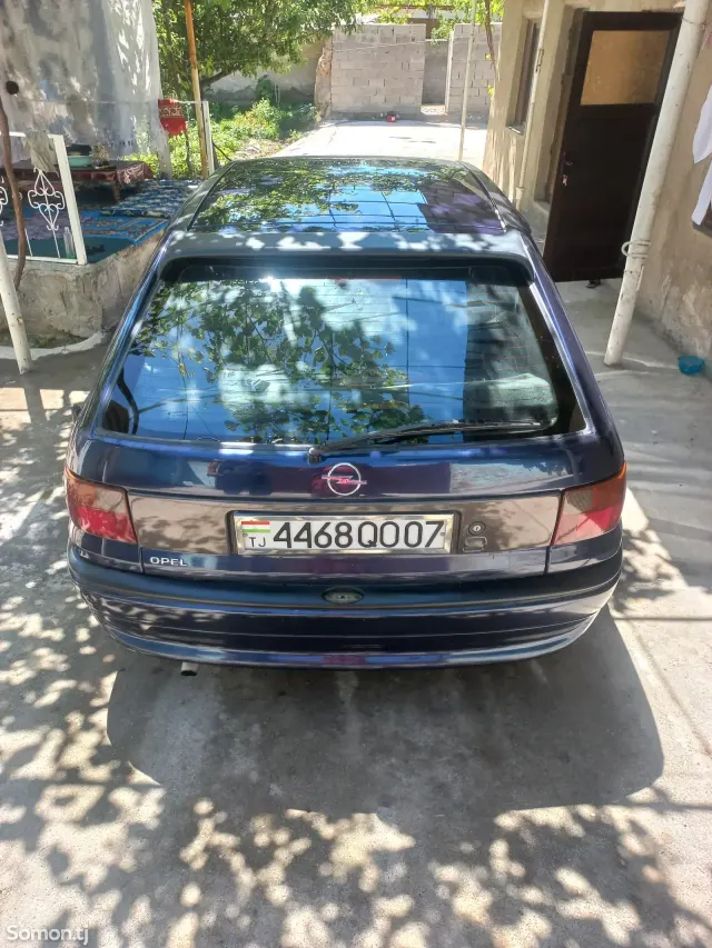 Opel Astra F 1998 · 1.6 MT