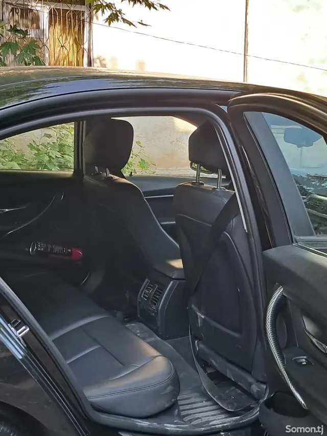 BMW 3 series 2015 · 2.0 AT