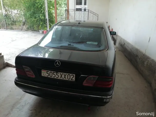 Mercedes-Benz E class 2001 · 3.2 AT