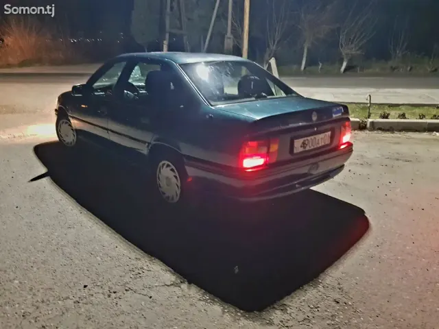 Opel Vectra A 1995 · 1.6 MT