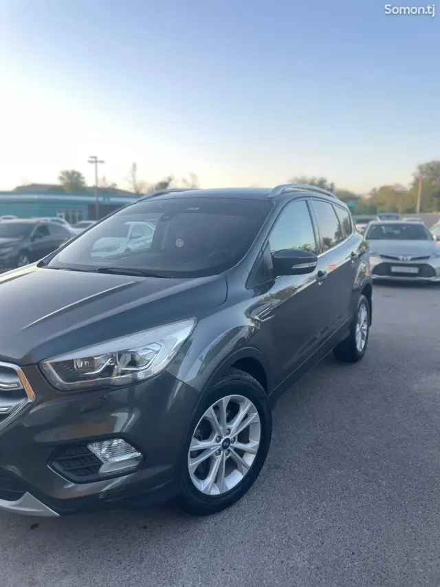 Ford Kuga 2019 · 2.5 AT