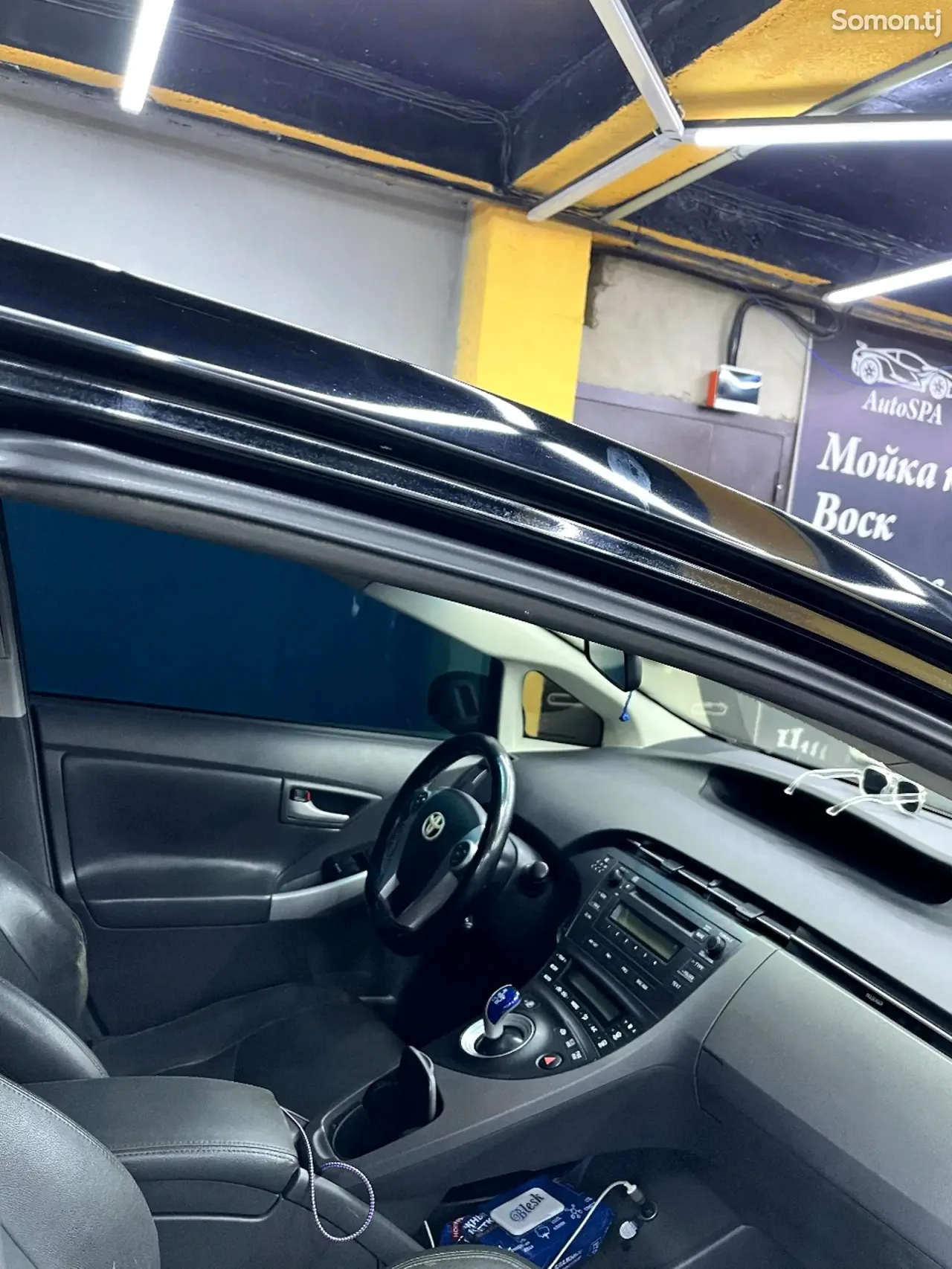 Toyota Prius 2011 · 1.8 AT