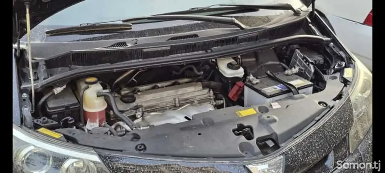 Toyota Estima 2014 · 2.4 AT
