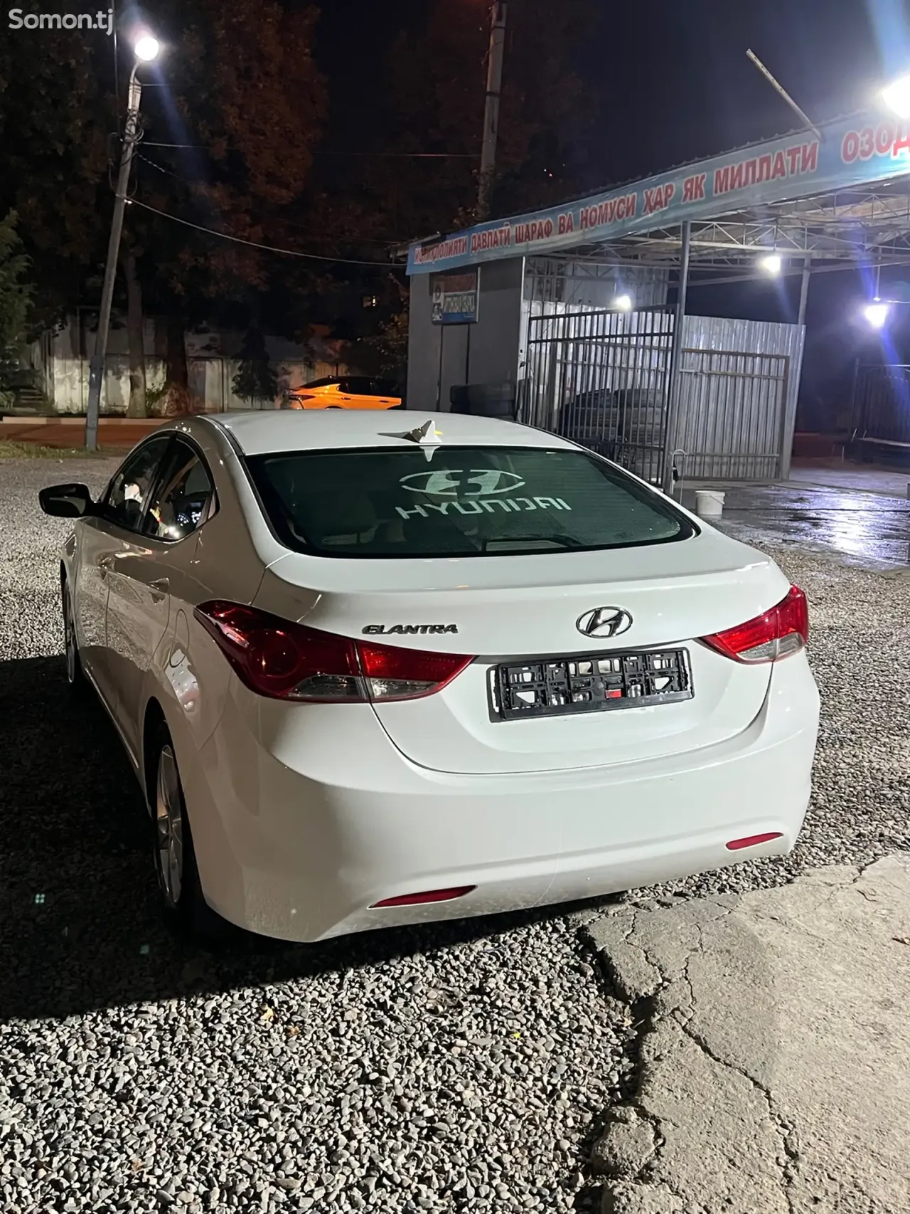 Hyundai Elantra 2012 · 1.8 AT