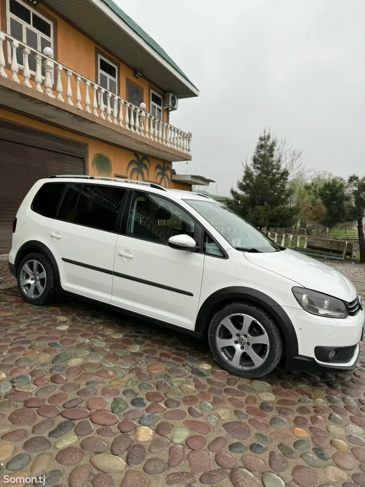 Volkswagen Touran 2012 · 1.4 AT