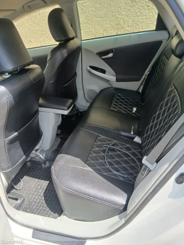 Toyota Prius 2010 · 1.8 AT
