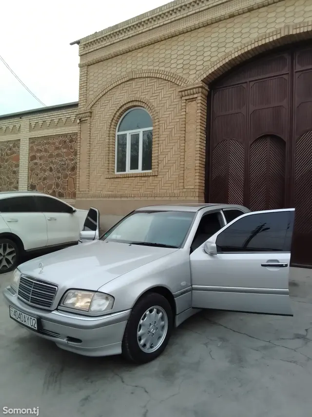 Mercedes-Benz C class 1999 · 2.4 AT