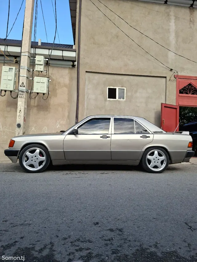 Mercedes-Benz W201 1991 · 1.8 AT