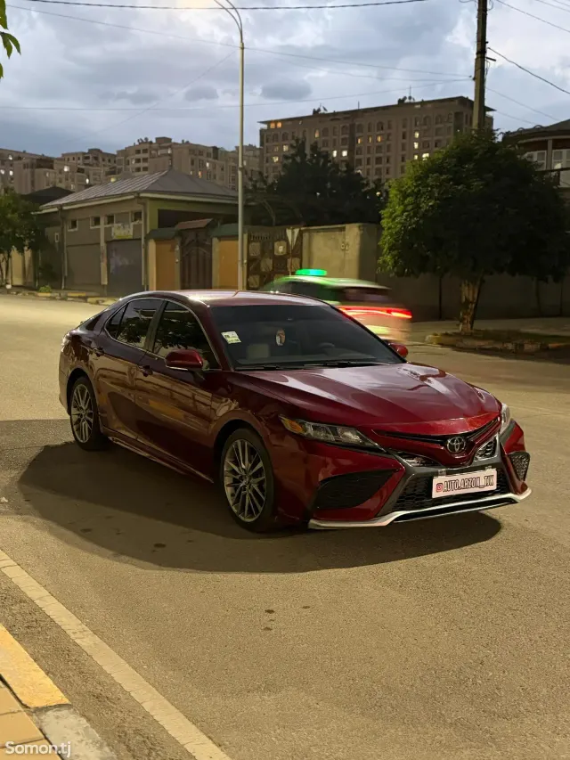 Toyota Camry 2018 · 2.5 AT
