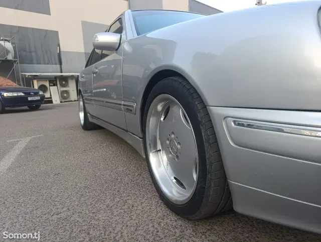 Mercedes-Benz E class 2001 · 3.2 AT