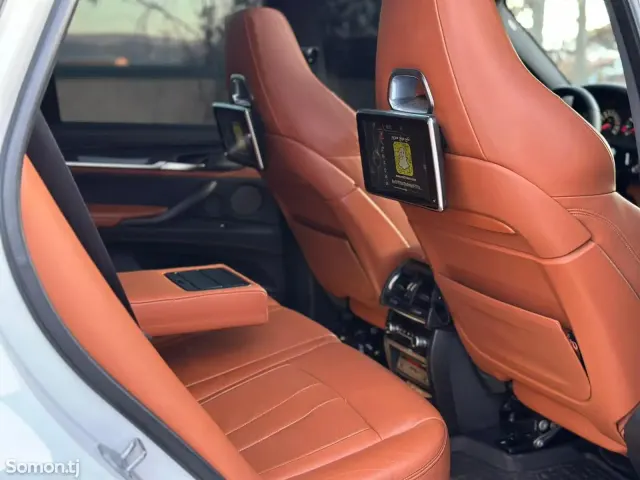 BMW X5 M 2015 · 4.4 AT