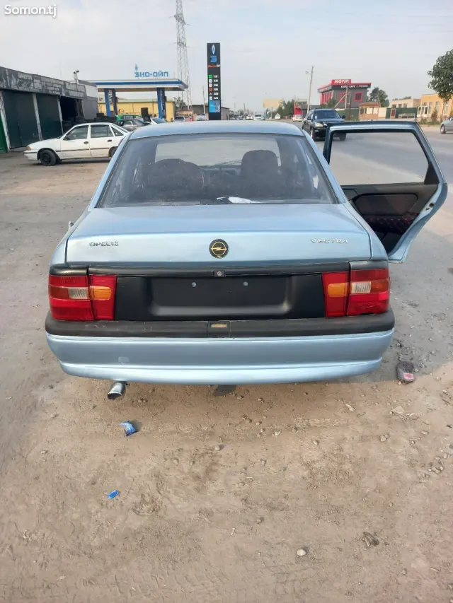 Opel Vectra A 1994 · 1.6 MT