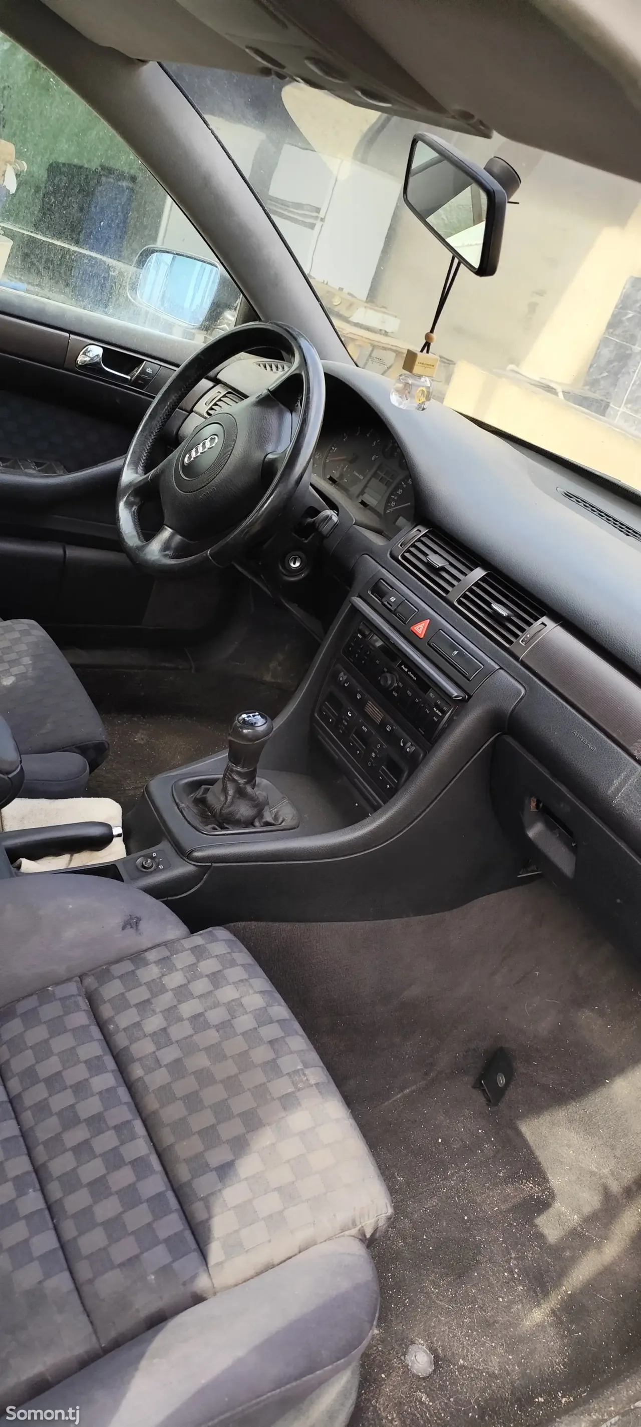 Audi A6 2000 · 2.8 MT