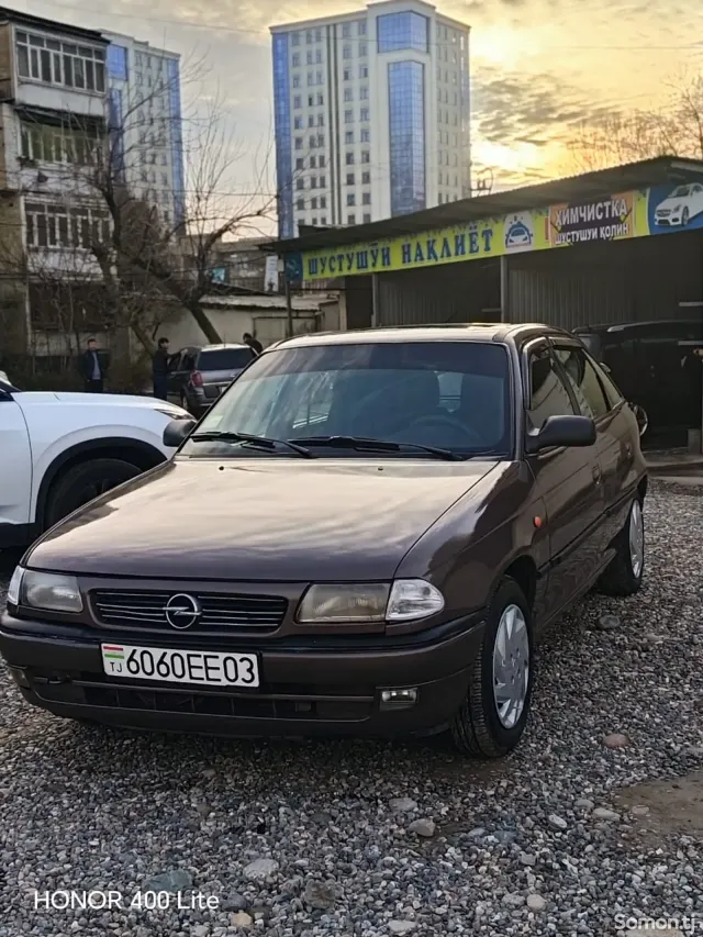 Opel Astra F 1998 · 1.6 MT