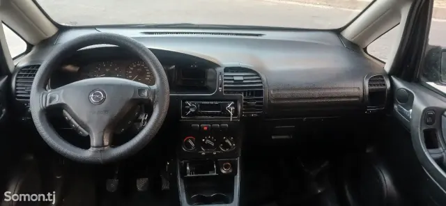 Opel Zafira 2000 · 1.6 MT
