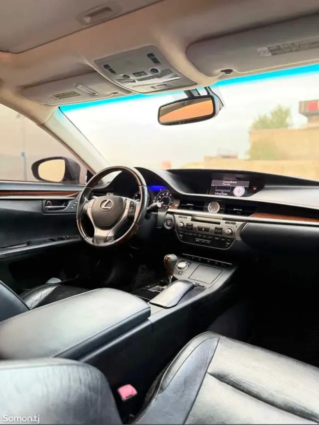 Lexus ES series 2015 · 3.5 AT