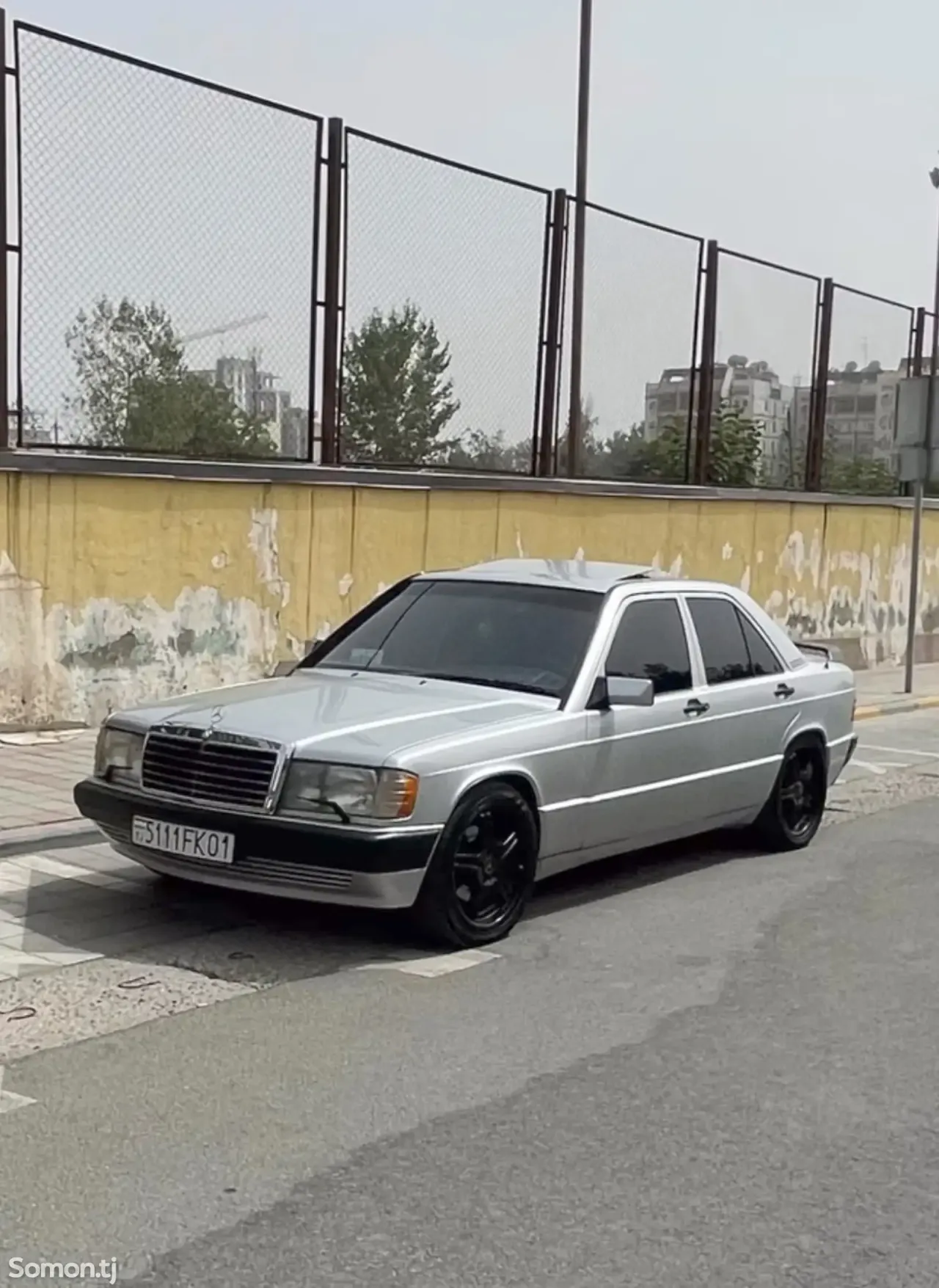 Mercedes-Benz W201 1990 · 2.3 MT