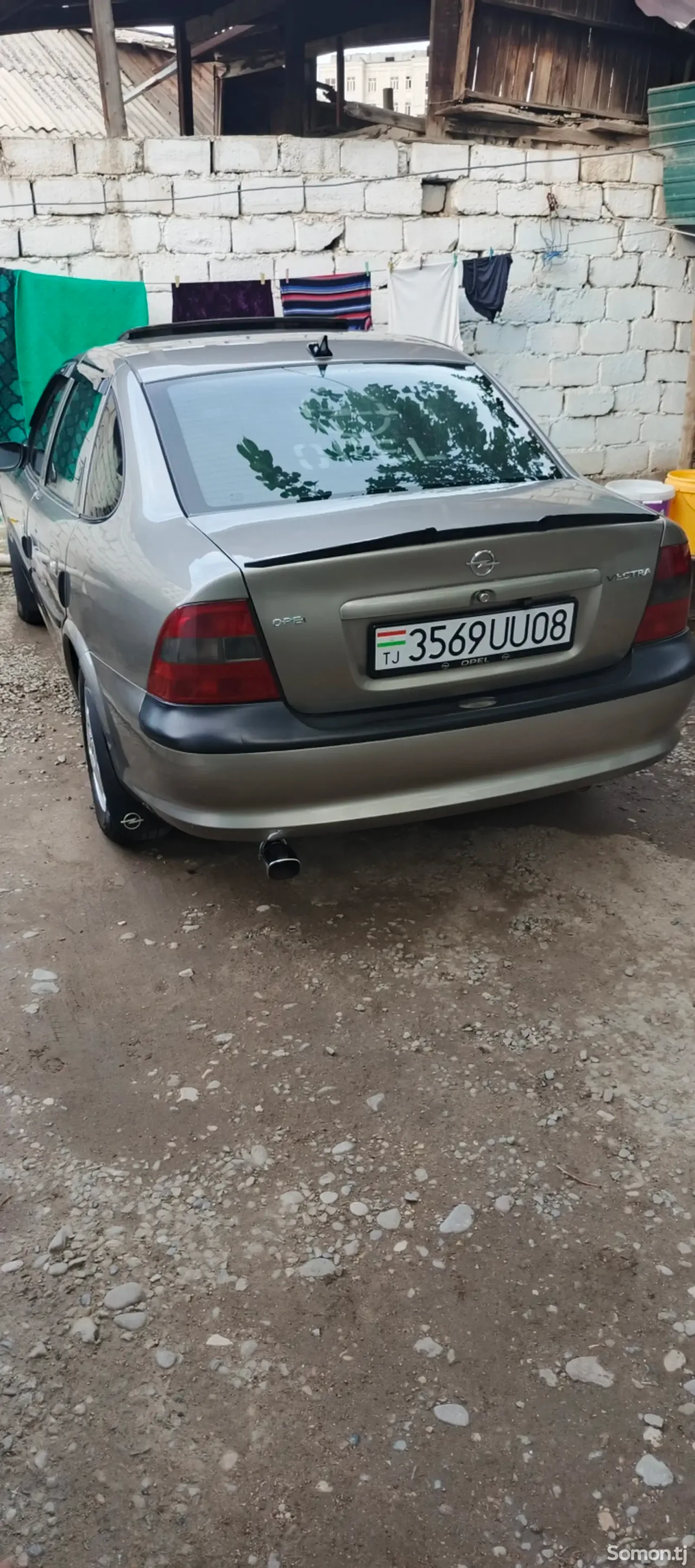 Opel Vectra B 1996 · 1.6 MT