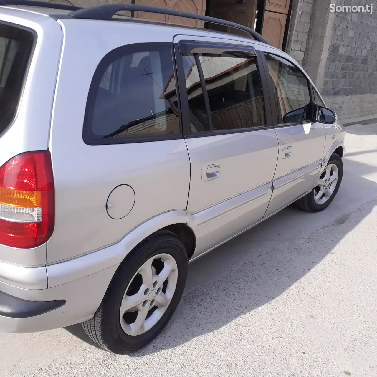 Opel Zafira 2002 · 2.2 AT