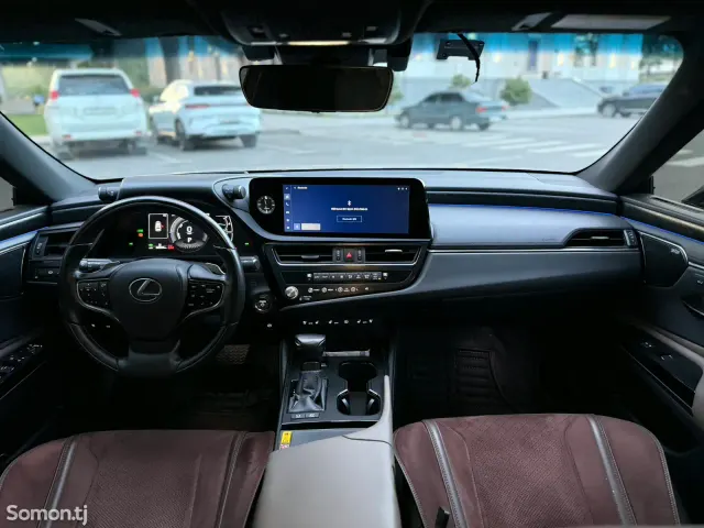 Lexus ES series 2024 · 3.0 AT