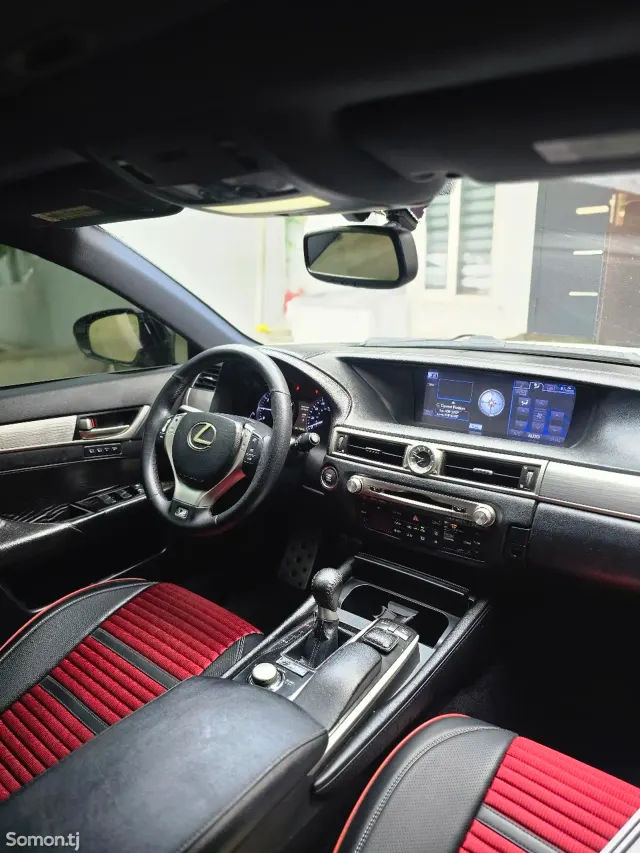 Lexus GS series 2012 · 3.5 AT