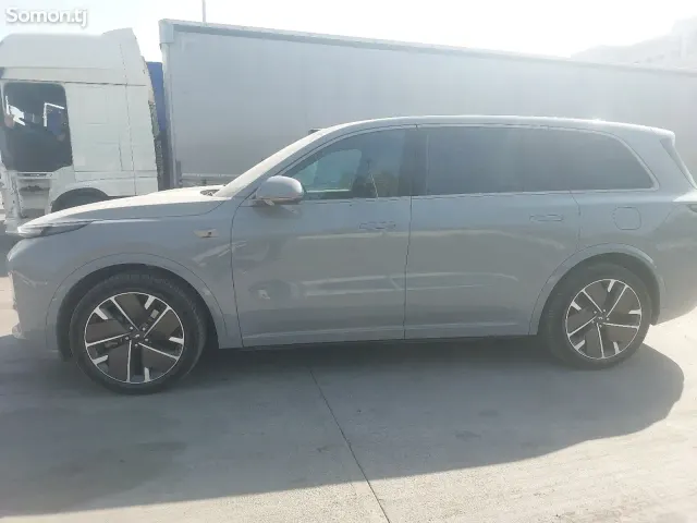 Li Auto (Lixiang) L9 2025 · 2.5 AMT