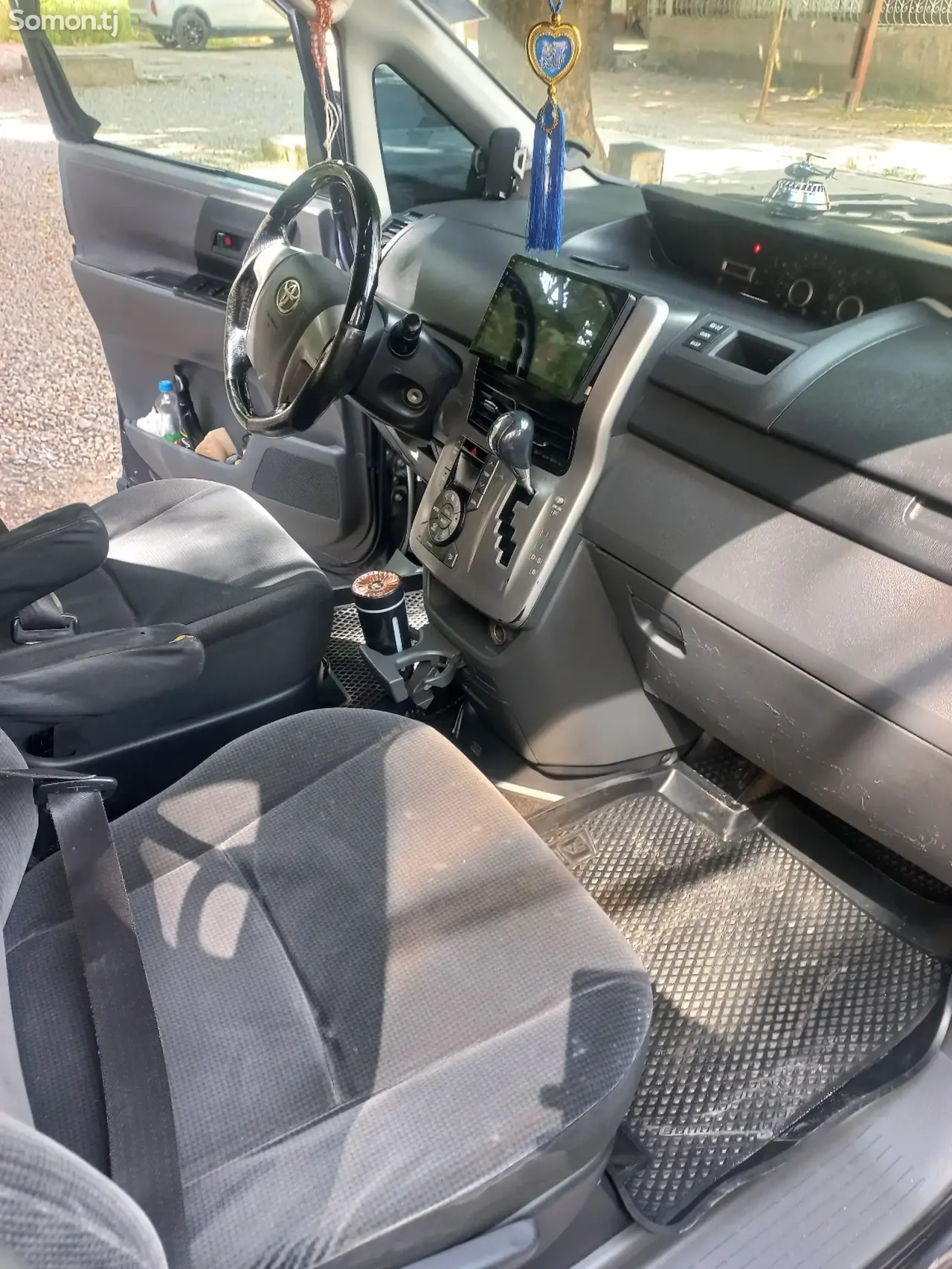 Toyota Voxy 2008 · 2.0 AT