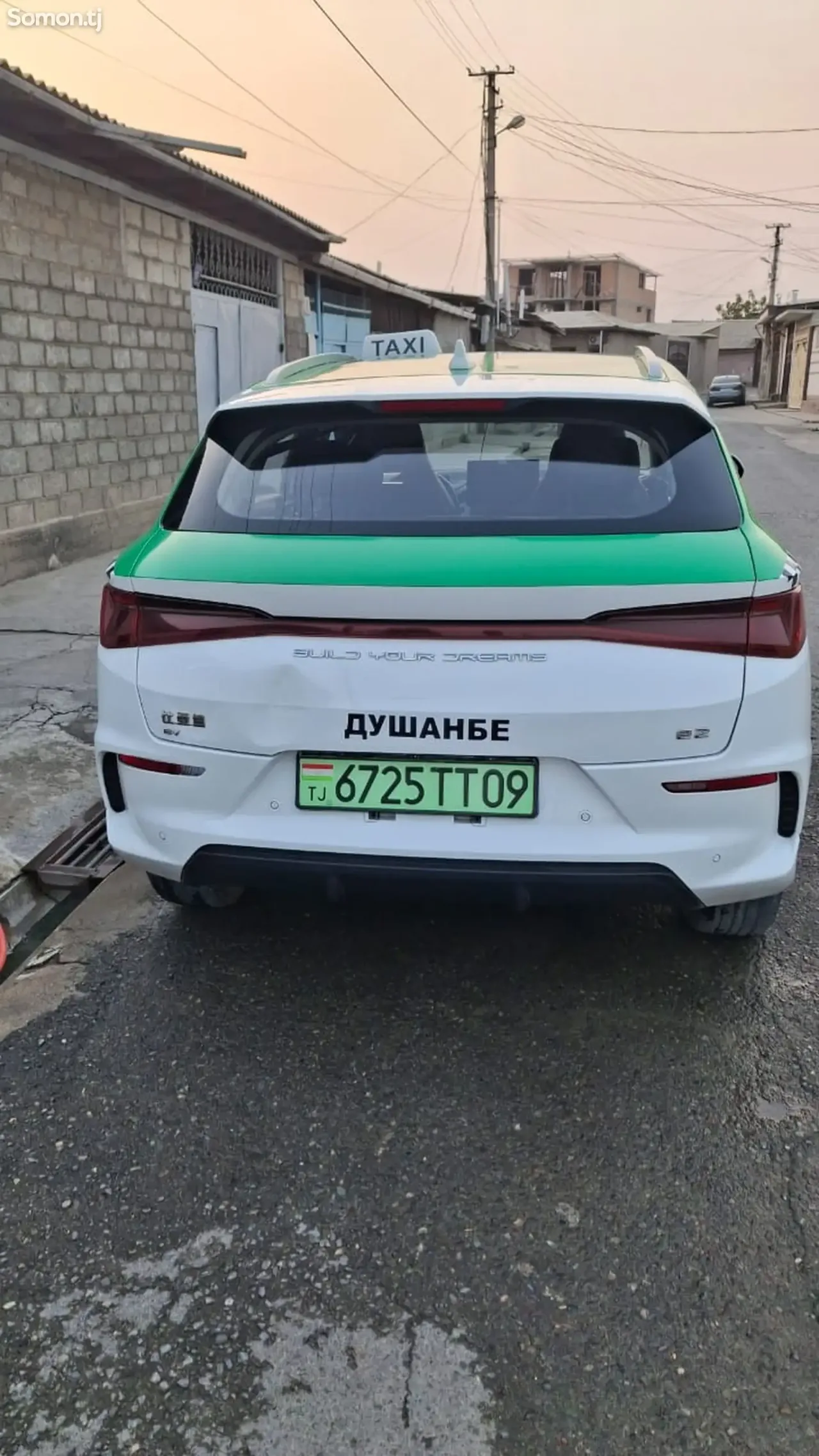 BYD E2 2023 · 1.6 AT