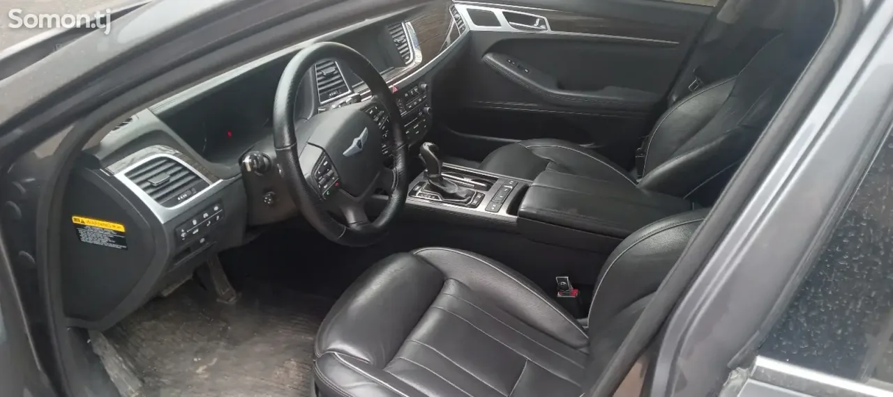 Hyundai Genesis 2015 · 3.8 AT