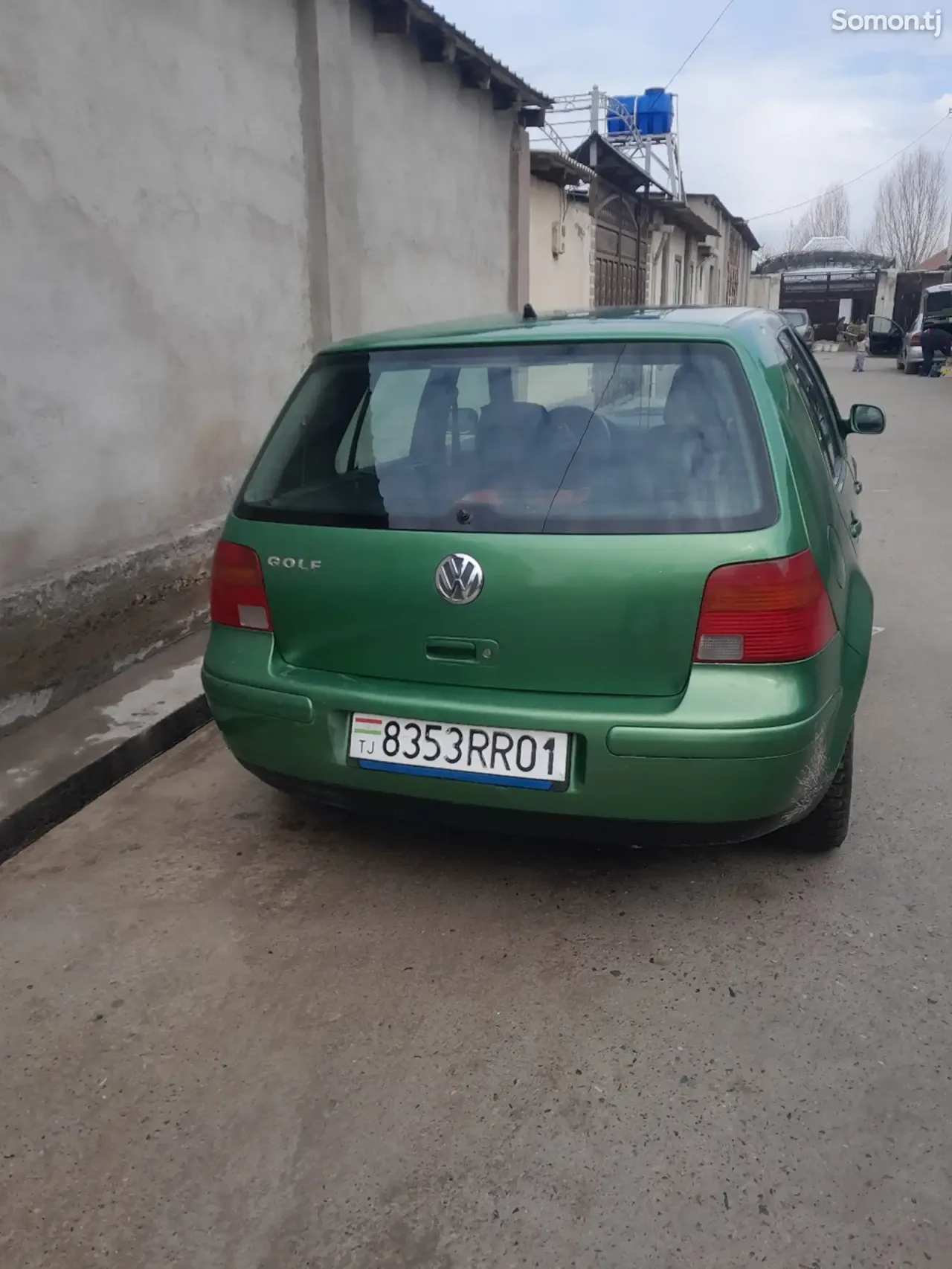 Volkswagen Golf 1999 · 1.6 MT