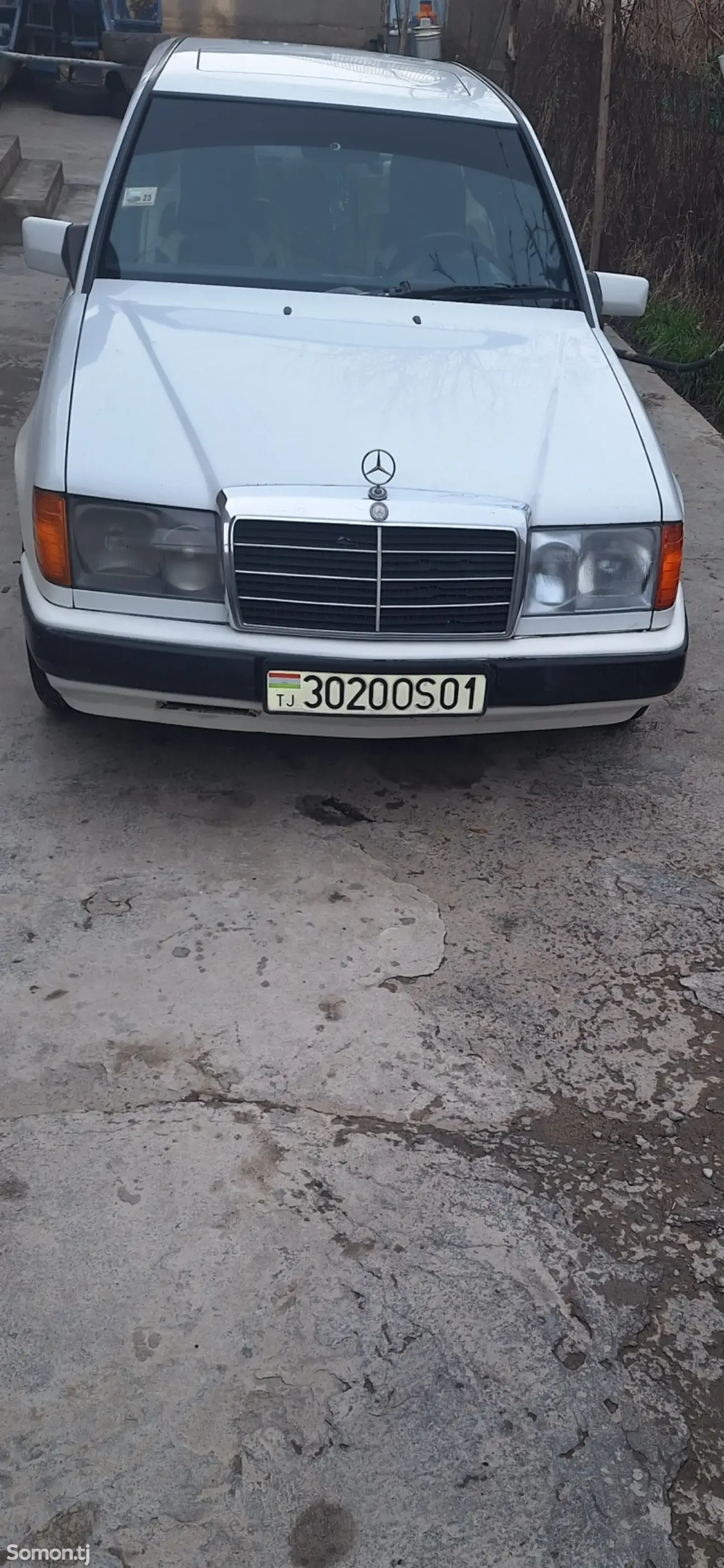 Mercedes-Benz W124 1989 · 2.5 MT