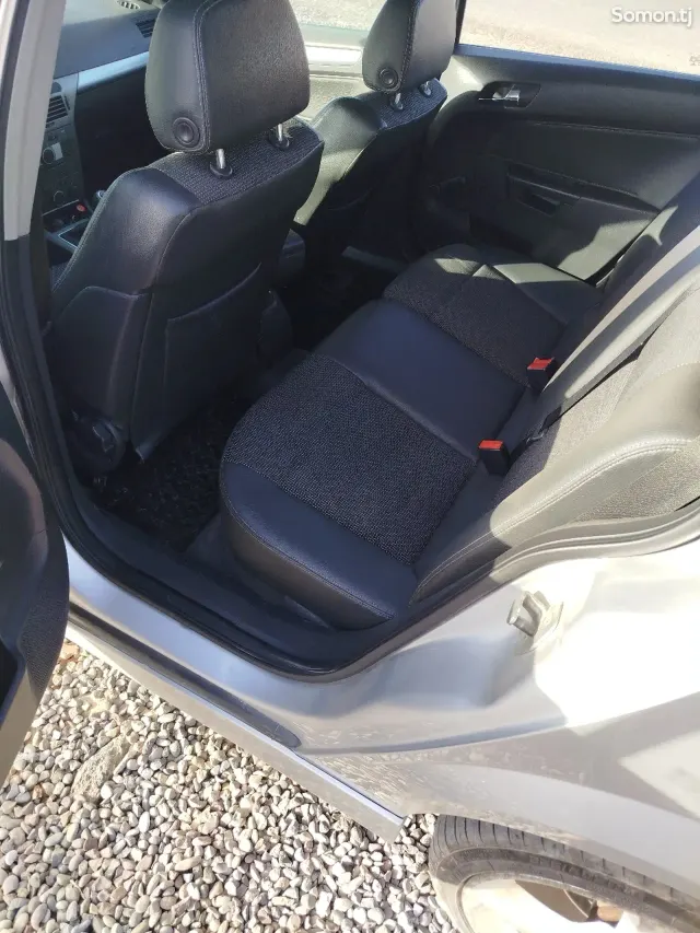 Opel Astra H 2006 · 1.8 MT